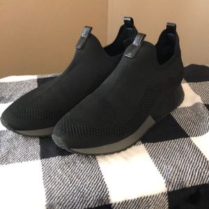 SUPER CUTE AND COMFY BareTraps Pringer Bootie
